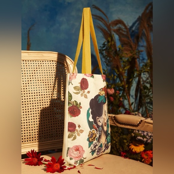 Frida Figure & Flower Pattern Square Bag - Picture 5 of 6